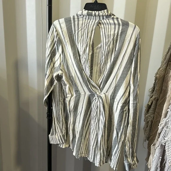 Daytrip button down - Picture 3 of 5